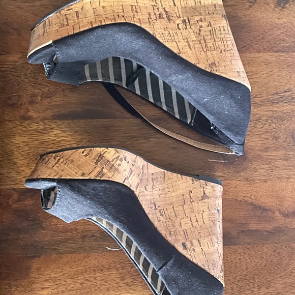 black open toe cork wedges worn only a few times - Picture 4 of 4